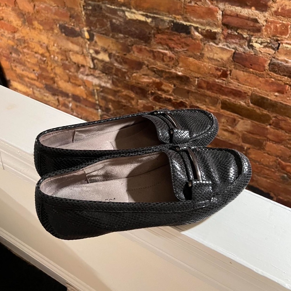 Aerosoles black loafers